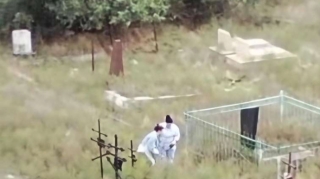 Bakıda rus qəbiristanlığında cadu basdıran qadınlar – ANBAAN VİDEO 