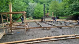 Lerikdə qanunsuz tikili söküldü - FOTO