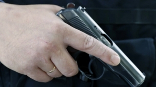 Silahlı atışma baş verib, yaralananlar var 