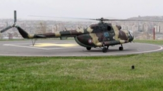 Etirazçı qadınları Ermənistan Müdafiə Nazirliyinin binasından helikopterlərlə uzaqlaşdırırlar - VİDEO 