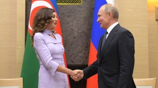 Putin Mehriban Əliyevanı təbrik etdi 