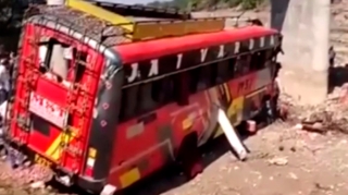 Hindistanda avtobus körpüdən aşdı, 22 nəfər öldü 