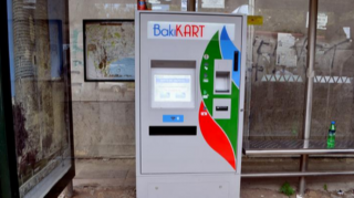 Sərnişinlər üsyan edir:  Dayanacaqda ödəniş terminalı yoxdur  - VİDEO