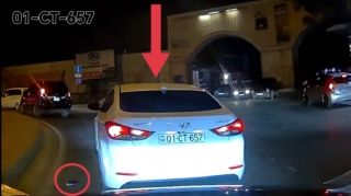 Yolu zibilliklə səhv salan sürücü əlindəki qabı küçəyə atdı  - VİDEO