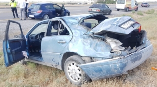 Ucarda maşın aşıb, ər və arvad xəsarət alıb   - FOTO