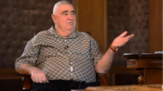 Şərurlu İsfəndiyar: "Kimin toyuğuna daş atmışdım?" 