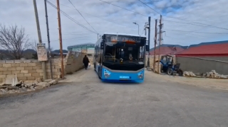 Avtobusların dəyişdirilməsi sərnişinlərin narazılığına səbəb olub - VİDEO 