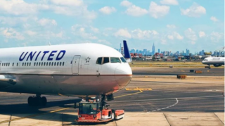 Sərnişin təyyarəsi hava boşluğuna düşdü - 5 yaralı 