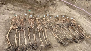 Hikmət Hacıyev Edillidəki kütləvi məzarlıqla bağlı paylaşım edib