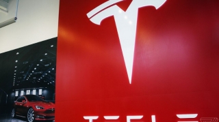 Стоимость акции Tesla впервые превысила 2 тыс. долларов