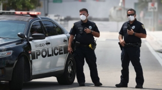 ABŞ-da sürücünün avtomobili kütlənin üzərinə sürməsi nəticəsində 1 nəfər ölüb, 15 nəfər yaralanıb 
