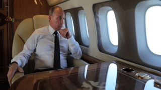 Qırıcı təyyarələrin müşayiəti ilə ərəblərlə görüşə getdi 