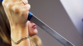 Bakıda 34 yaşlı qadın özünə bıçaqla xəsarət yetirib