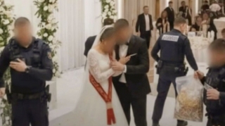 Almaniyada türk cütlüyün toyuna polis basqını - Səbəb bu imiş 