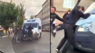 Özlərini polis maşınının qabağına atdılar   - VİDEO