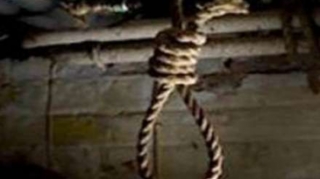 Göygöldə ahıl qadın özünü asdı