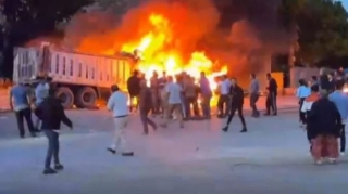 Yük avtomobili evakuatora çırpıldı: 2 mikroavtobusu, 9 avtomobili əzdi - 12 ölü, 31 yaralı   - FOTO - VİDEO - YENİLƏNİB