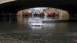 Yağışda batan avtomobillərin zərərini KİM ÖDƏYƏCƏK? - AÇIQLAMA 