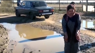 Qazsız, yolsuz sakinlər aman diləyirlər: "Hamilə qadın yolda öldü" - VİDEO 