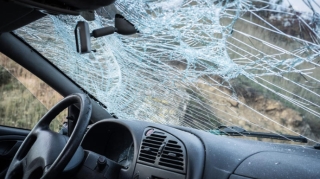 Yevlaxda avtomobillər toqquşdu, sürücülər xəsarət aldı