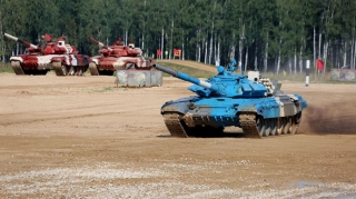 Азербайджанские военные приступили к первому заезду в конкурсе "Танковый биатлон" 