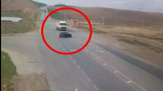 Müşfiq yolunda polisin öldüyü qəzanın anbaan görüntüsü - VİDEO