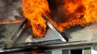 Şəki və Xızıda ev yandı 