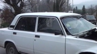 Gəncədə yeniyetmə oğlan qonşusunun maşınını qaçırıb, qəza törətdi 