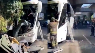 Turist avtobusu körpünün sütununa çırpıldı: 40-dan çox yaralı var - VİDEO 