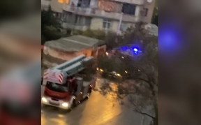 Bakıda qaynar xəttə zəng edib zarafat etdilər,  hadisə yerinə FHN gəldi - VİDEO