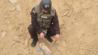 Qaradağda top mərmisi tapıldı - VİDEO 