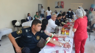 Qaxda polislər qanvermə aksiyasında iştirak ediblər  - FOTO