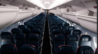 400 nəfərlik təyyarədə tək uçdu, narazılıq yarandı