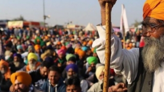 Hindistanda etirazçı fermerlər magistral yolları bağladı