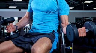 İdman kompleksində halı pisləşən şəxs ÖLDÜ 