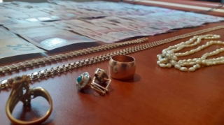 Bakıda avtomobildən pul və qızıl-zinət əşyaları oğurlanıb