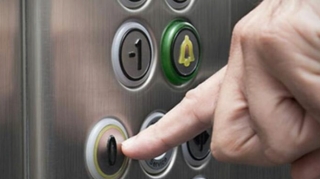 Liftdə köməksiz qalan şəxslər xilas edildi 