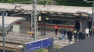 Almaniyada qatar qəzası olub - Yaralananlar var 