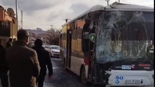 ДТП в Баку с участием автобусов: есть пострадавшие  - ВИДЕО