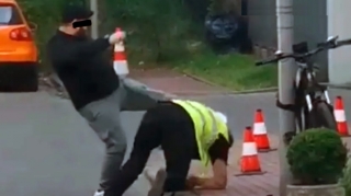 Polşada parkinq nəzarətçisini döyən azərbaycanlı sürücü saxlanıldı - VİDEO 