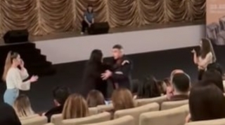 "Bu Şəhərdə" konsertində gözlənilməz DAVA: Qadın ərini başqa biri ilə tutdu - VİDEO