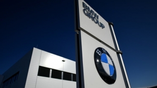 “BMW” satışlar üzrə “Mercedes”i geridə qoyub