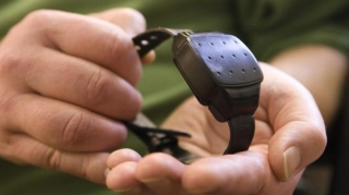 Elektron qolbaq daşıyacaq şəxslərin siyahısı artırılıb