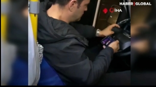 Avtobus sürücüsünün etdiyi hərəkət hər kəsi ŞOKA SALDI    - VİDEO