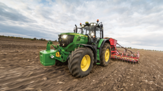 Traktorda meyiti tapıldı