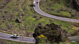 Zəngəzurda yol çəkmək üçün ermənilərdən pul yığırlar 