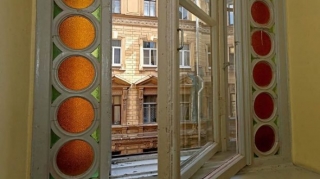 В Петербурге мужчина выбросил из окна квартиры малолетнего сына своей сожительницы