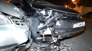 Bakıda iki “Toyota” toqquşdu: xəsarət alan var   - FOTO