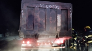 Sabirabadda yük avtomobilində yanğın olub - VİDEO 