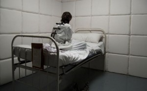 Bir qrup gənc Maştağadakı Ruhi-Əsəb Dispanserinə daxil olub, xəstələri məsxərəyə qoydu  - VİDEO